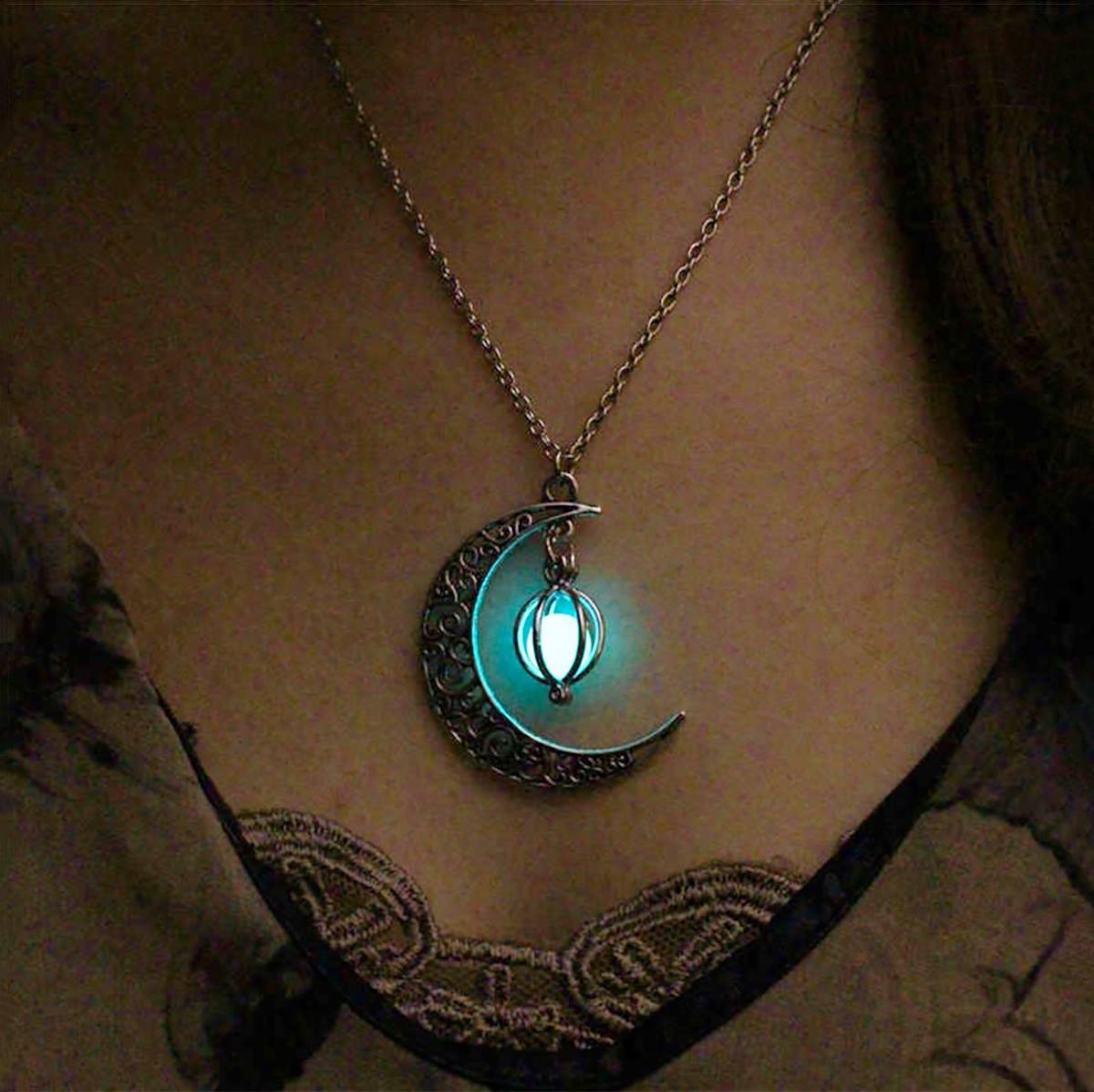 Enchanted Moonstone Necklace: Elegance with ethereal charm