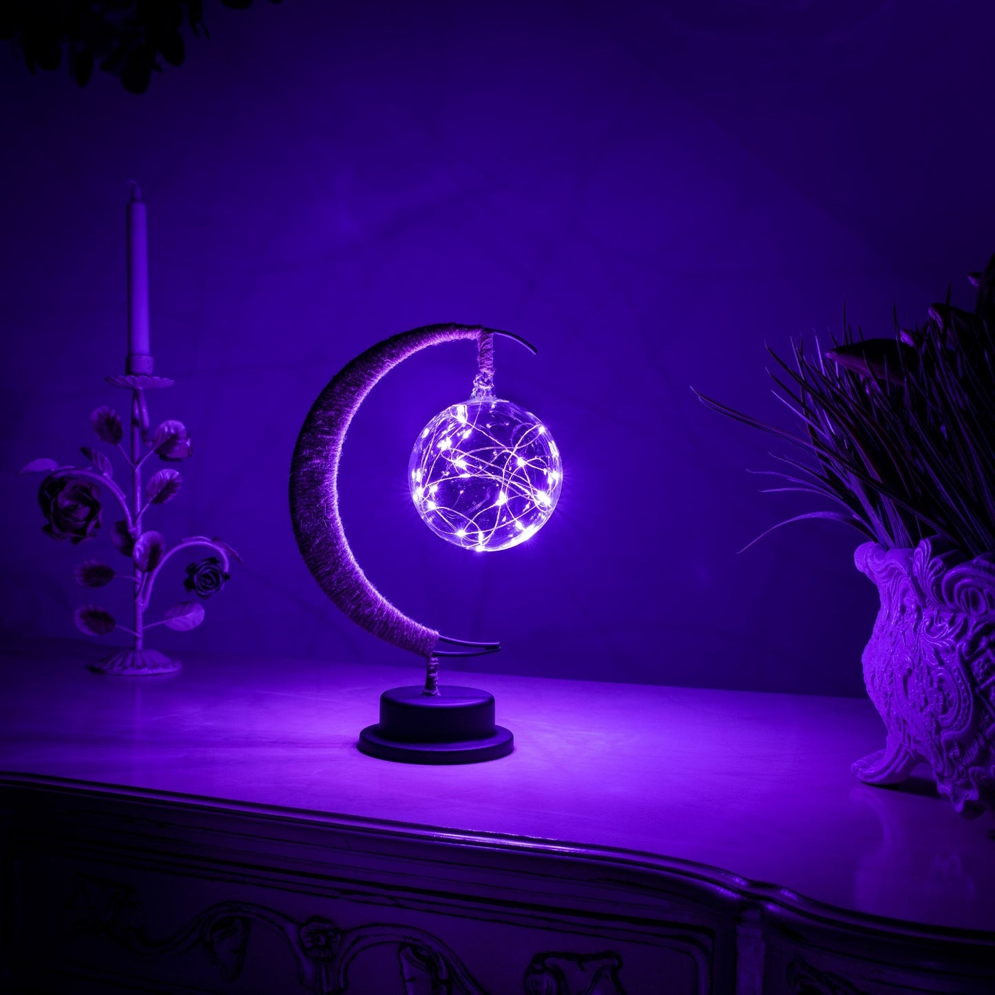 Lunar Lamp: Radiant lunar-inspired illumination